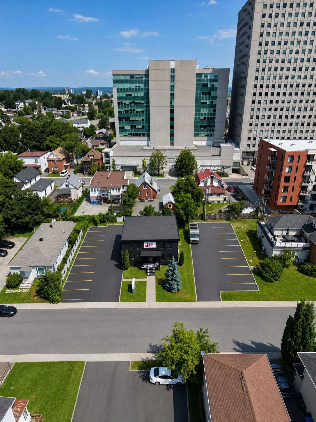 Vue aérienne du quartier : l'institut J3 beauté et ses deux stationnements