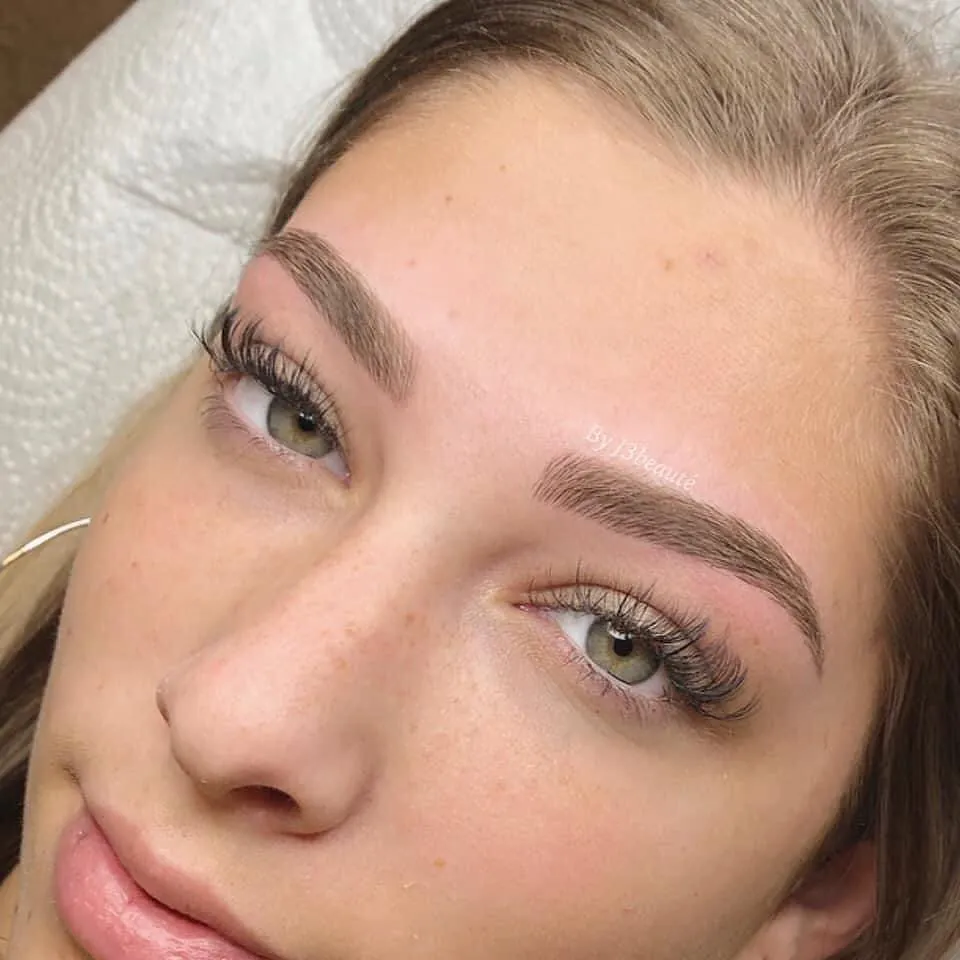 Nano brows poil à poil