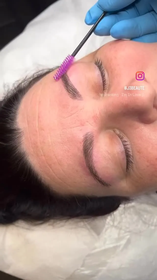 Sourcils définis