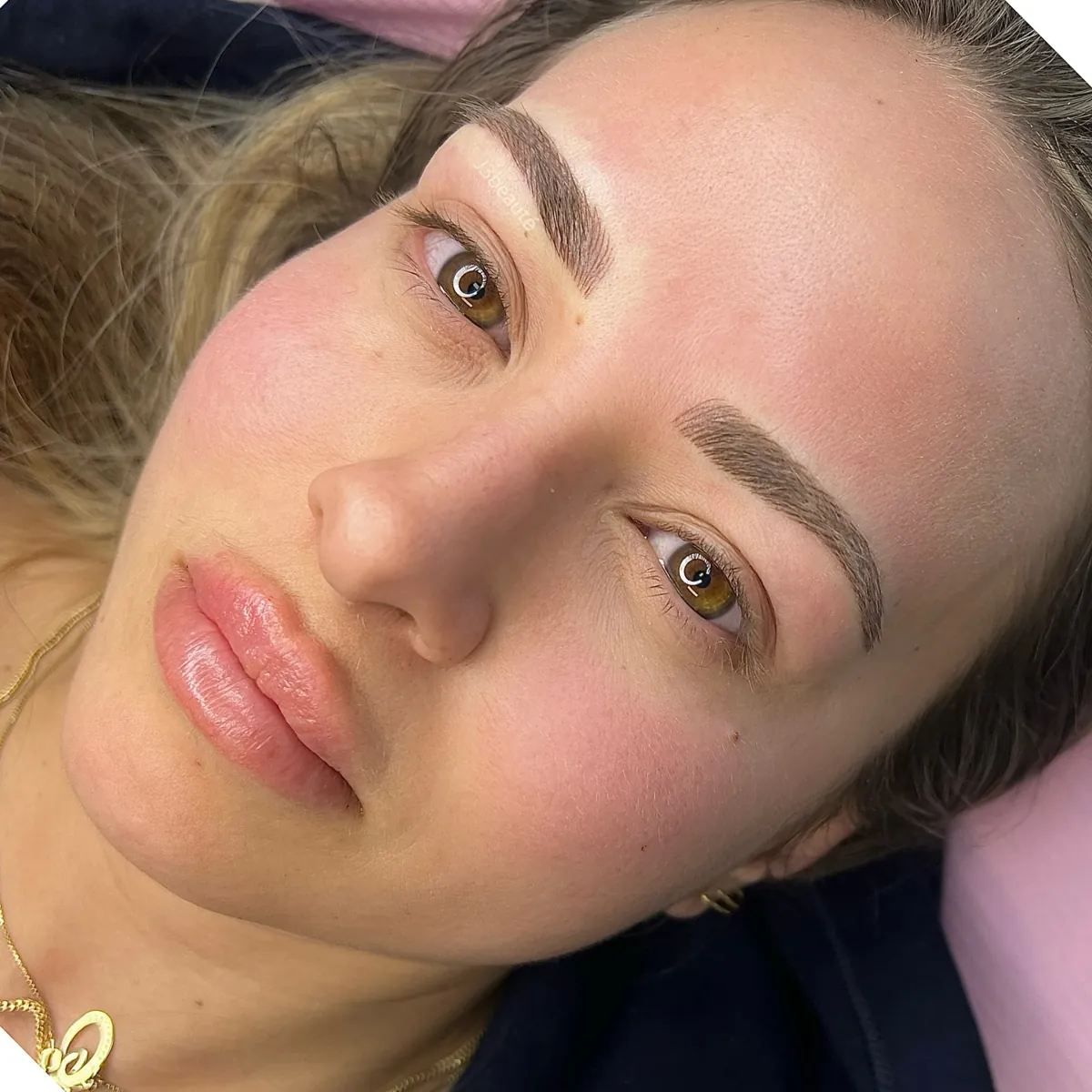 Sourcils effet maquillé